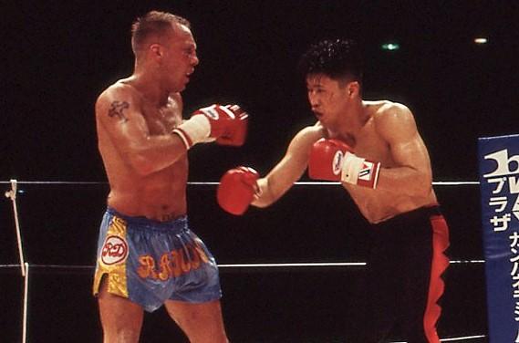 1998年4月の格闘技 吉鷹弘が最強の敵ラモン デッカーと真っ向勝負 試合後に引退宣言 ゴング格闘技