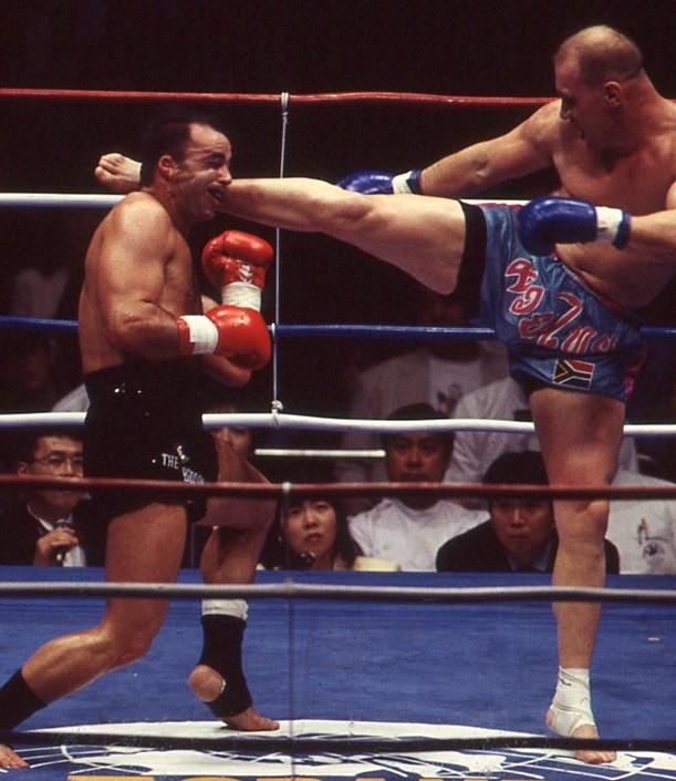 1995年5月の格闘技 マイク ベルナルドがカウンターのハイキック スタン ザ マンに逆転ko勝ち ゴング格闘技