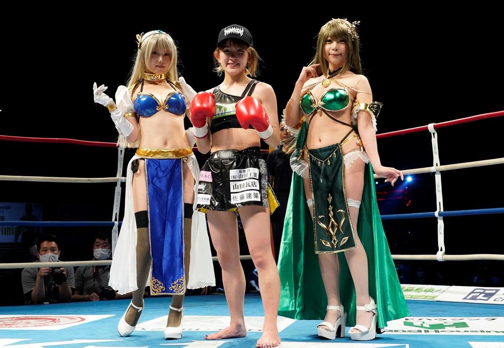 K 1 人気コスプレイヤーがビキニアーマーでラウンドガールに 勝利祝福されたmio ビックリしました ゴング格闘技