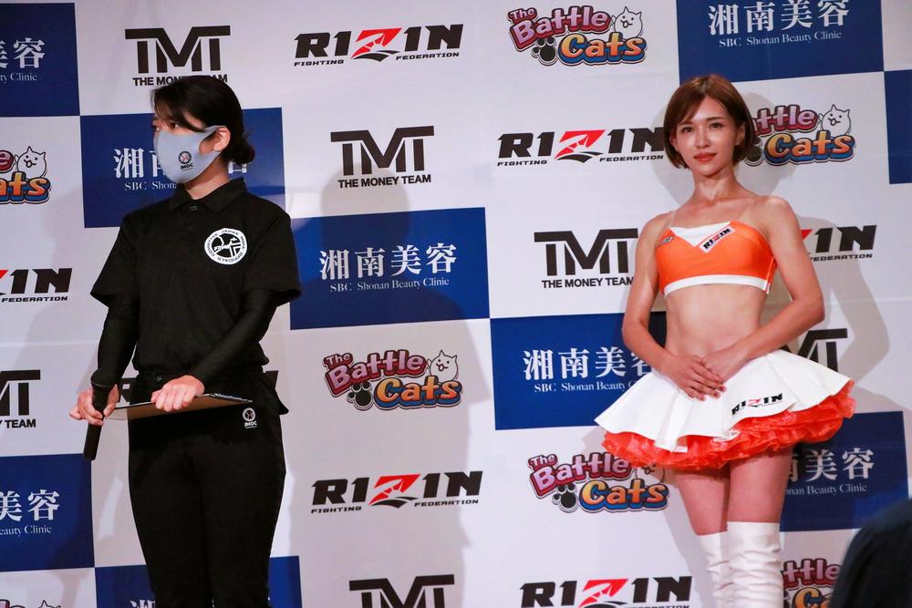 【rizin】“腹筋が凄いラウンドガール”あきぴが自らも減量＆水抜きして計量に花を添える、選手たちの体調も気遣う ゴング格闘技 2214