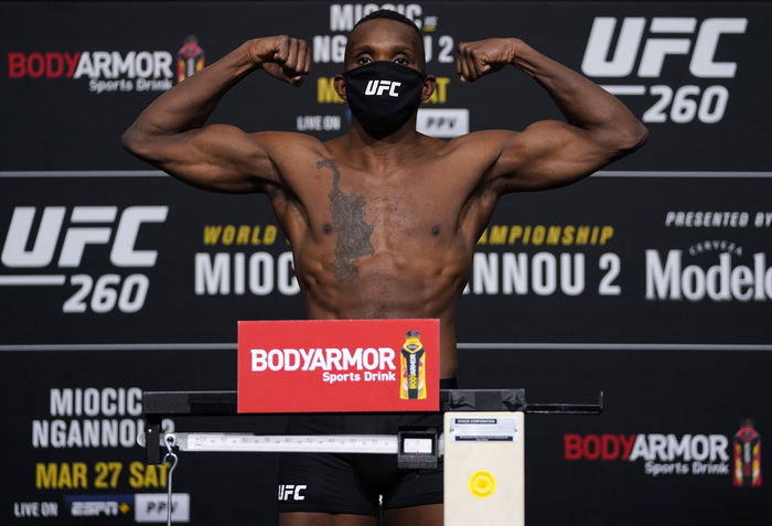 UFC フランシスガヌー ゴールドカード | www.hospitalakshayavat.com